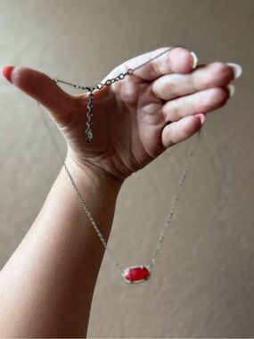 Kendra Scott necklace